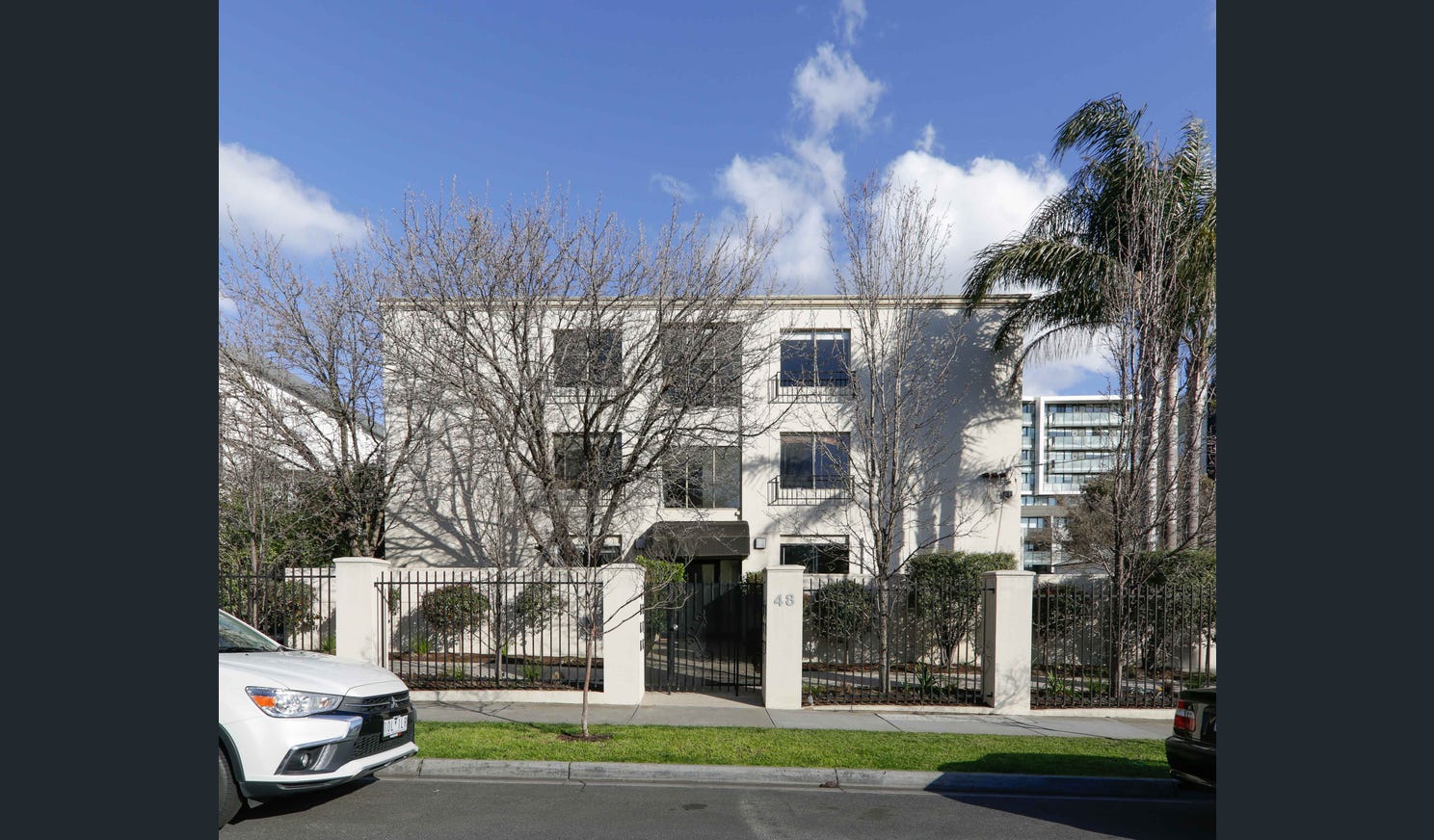 Hawthorn - 18 '70s Garden Apartments